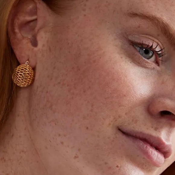 LAST 1 🔥 Basketweave Huggie Earrings Silver Tone Luxury Jewelry - Picture 3 of 7